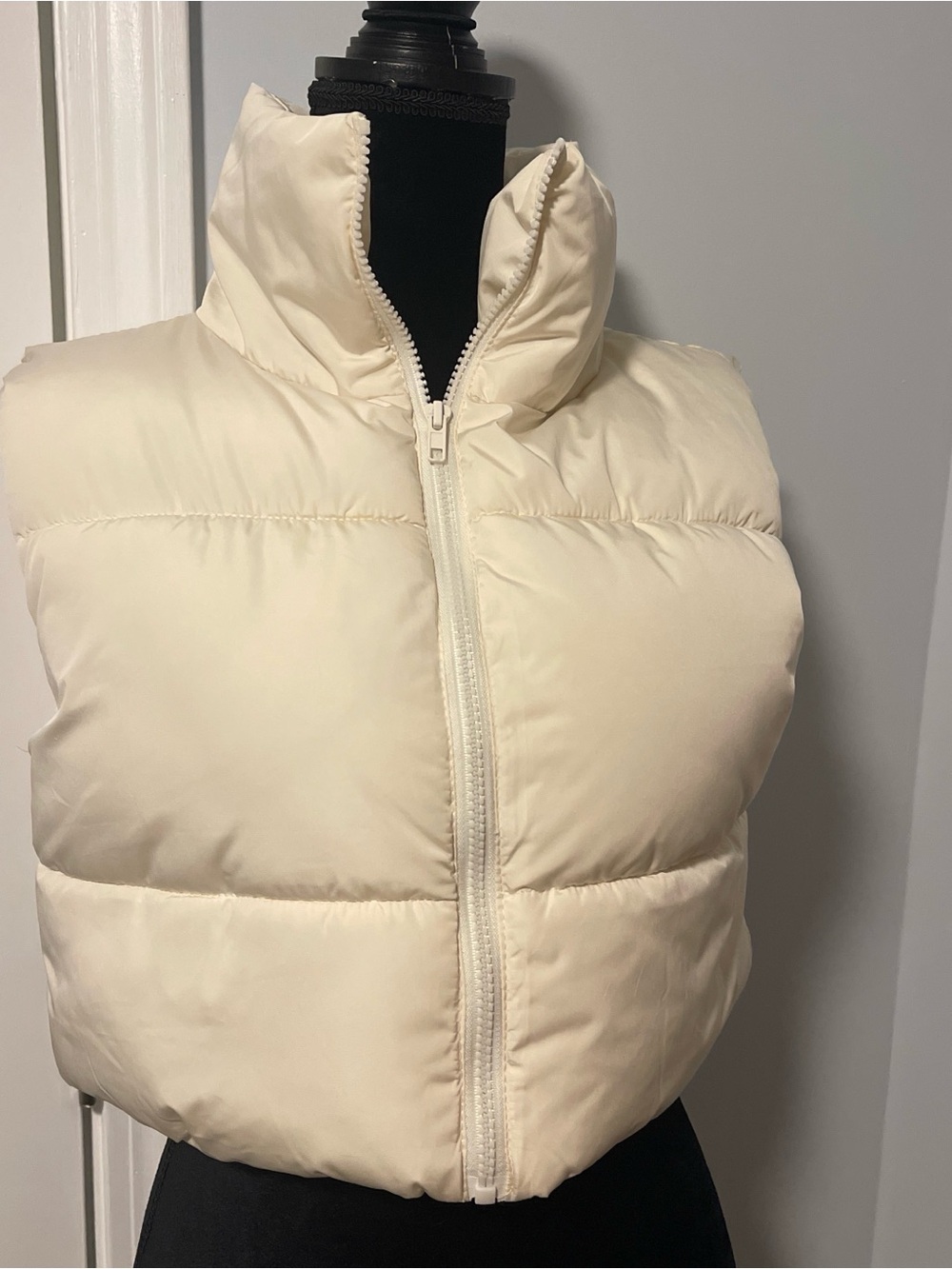Cream Puffer Vest - Sleeveless Zip Front